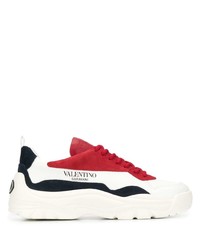 weiße und rote Sportschuhe von Valentino