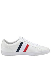 weiße und rote und dunkelblaue horizontal gestreifte niedrige Sneakers von Lacoste