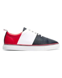weiße und rote und dunkelblaue horizontal gestreifte niedrige Sneakers von Thom Browne