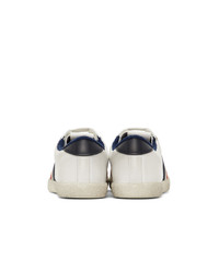weiße und rote und dunkelblaue horizontal gestreifte niedrige Sneakers von Moncler