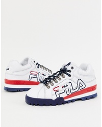 weiße und rote und dunkelblaue niedrige Sneakers von Fila