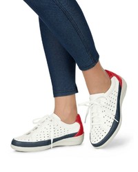 weiße und rote und dunkelblaue niedrige Sneakers von Naturläufer