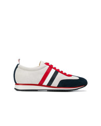 weiße und rote und dunkelblaue niedrige Sneakers von Thom Browne