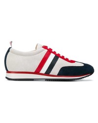 weiße und rote und dunkelblaue niedrige Sneakers von Thom Browne