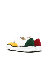 weiße und rote und dunkelblaue Segeltuch niedrige Sneakers von Maison Mihara Yasuhiro