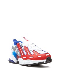 weiße und rote und dunkelblaue Sportschuhe von adidas