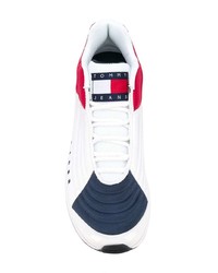 weiße und rote und dunkelblaue Sportschuhe von Tommy Jeans