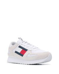 weiße und rote und dunkelblaue Sportschuhe von Tommy Jeans