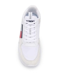 weiße und rote und dunkelblaue Sportschuhe von Tommy Jeans