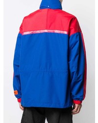 weiße und rote und dunkelblaue Windjacke von Heron Preston