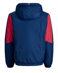 weiße und rote und dunkelblaue Windjacke von Jack & Jones