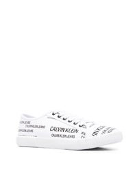 weiße und schwarze bedruckte Leder niedrige Sneakers von Calvin Klein