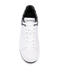 weiße und schwarze bedruckte Leder niedrige Sneakers von Balmain