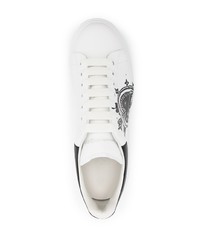 weiße und schwarze bedruckte Leder niedrige Sneakers von Alexander McQueen