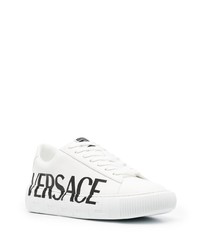 weiße und schwarze bedruckte Leder niedrige Sneakers von Versace