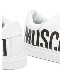 weiße und schwarze bedruckte Leder niedrige Sneakers von Moschino