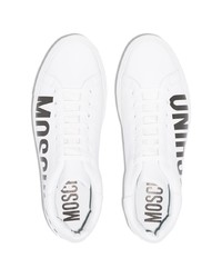 weiße und schwarze bedruckte Leder niedrige Sneakers von Moschino