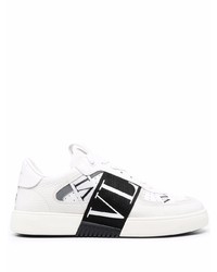 weiße und schwarze bedruckte Leder niedrige Sneakers von Valentino Garavani