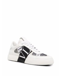 weiße und schwarze bedruckte Leder niedrige Sneakers von Valentino Garavani