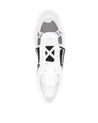 weiße und schwarze bedruckte Leder niedrige Sneakers von Valentino Garavani