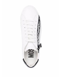 weiße und schwarze bedruckte Leder niedrige Sneakers von Moschino