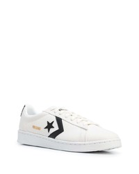 weiße und schwarze bedruckte Segeltuch niedrige Sneakers von Converse
