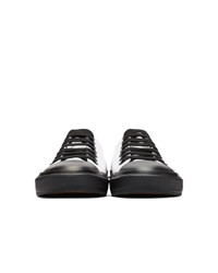 weiße und schwarze bedruckte Segeltuch niedrige Sneakers von Burberry