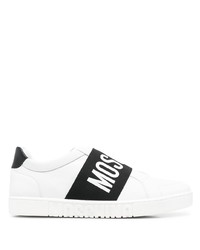 weiße und schwarze bedruckte Slip-On Sneakers aus Leder von Moschino