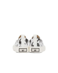 weiße und schwarze bedruckte Slip-On Sneakers aus Segeltuch von McQ Alexander McQueen