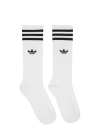 weiße und schwarze bedruckte Socken von adidas Originals
