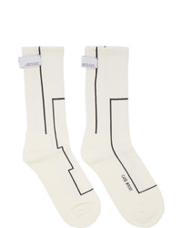 weiße und schwarze bedruckte Socken von C2h4