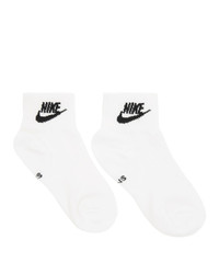 weiße und schwarze bedruckte Socken von Nike