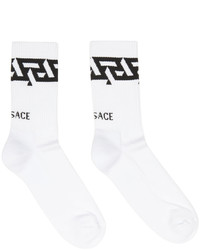 weiße und schwarze bedruckte Socken von Versace