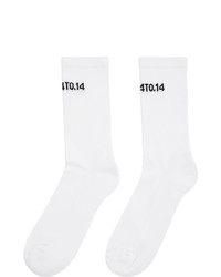 weiße und schwarze bedruckte Socken von Axel Arigato