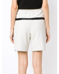 weiße und schwarze Bermuda-Shorts von Mara Mac
