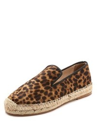 weiße und schwarze Espadrilles mit Leopardenmuster