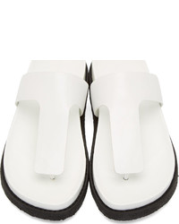 weiße und schwarze flache Sandalen aus Leder von Alexander Wang