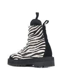 weiße und schwarze flache Stiefel mit einer Schnürung aus Kalbshaar von Off-White