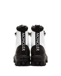 weiße und schwarze flache Stiefel mit einer Schnürung aus Leder von Moncler