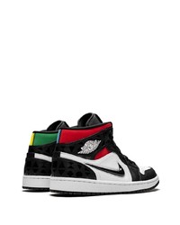 weiße und schwarze hohe Sneakers von Jordan