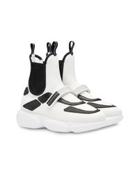 weiße und schwarze hohe Sneakers von Prada