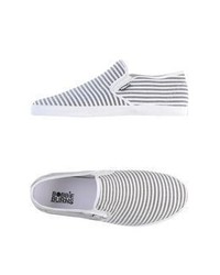 weiße und schwarze horizontal gestreifte Slip-On Sneakers