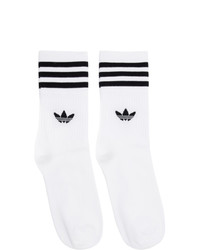 weiße und schwarze horizontal gestreifte Socken von adidas Originals