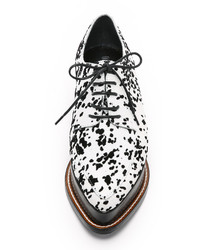 weiße und schwarze klobige Leder Oxford Schuhe von Opening Ceremony