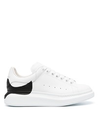 weiße und schwarze Leder niedrige Sneakers von Alexander McQueen