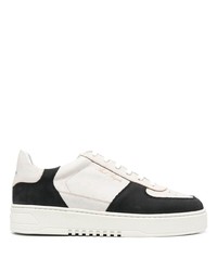 weiße und schwarze Leder niedrige Sneakers von Axel Arigato
