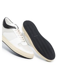 weiße und schwarze Leder niedrige Sneakers von Common Projects