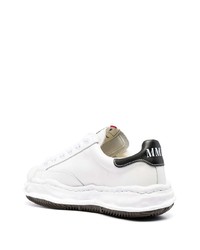 weiße und schwarze Leder niedrige Sneakers von Maison Mihara Yasuhiro