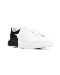 weiße und schwarze Leder niedrige Sneakers von Alexander McQueen