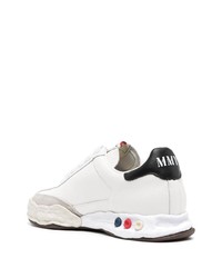 weiße und schwarze Leder niedrige Sneakers von Maison Mihara Yasuhiro